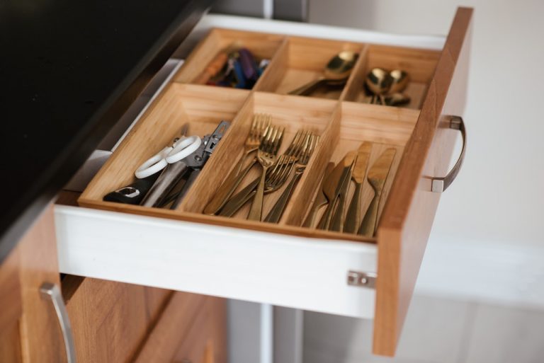 Best Strategies for Arranging Your Kitchen Cabinets and Drawers